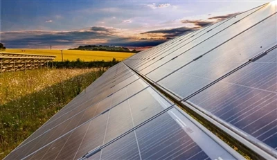 Francie dokončí 9. kolo nabízení střešního PV, uděluje 220MW