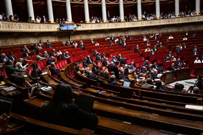 Francouzský Senát blokuje zákaz obnovitelných zdrojů, ale debata o energetick...