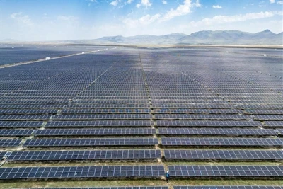 2. 200 milionů USD 2,5 GW solární rozbočovač: Alfa Solar & Astroenergy Europe...